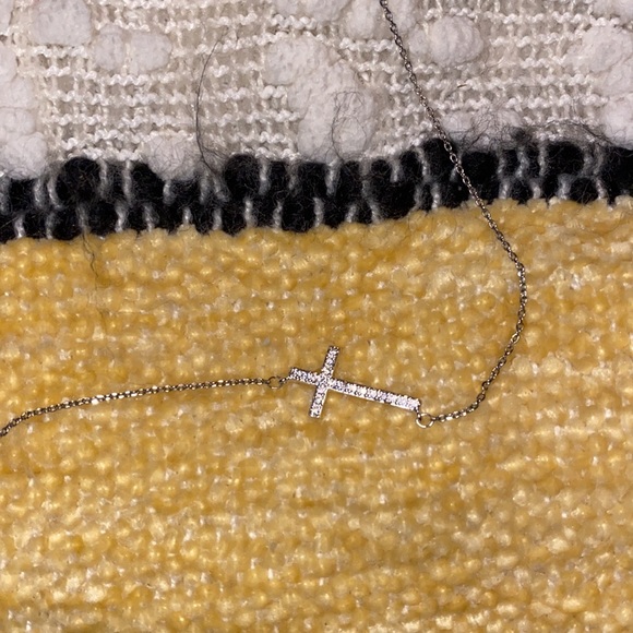 Cross necklace - Picture 2 of 2